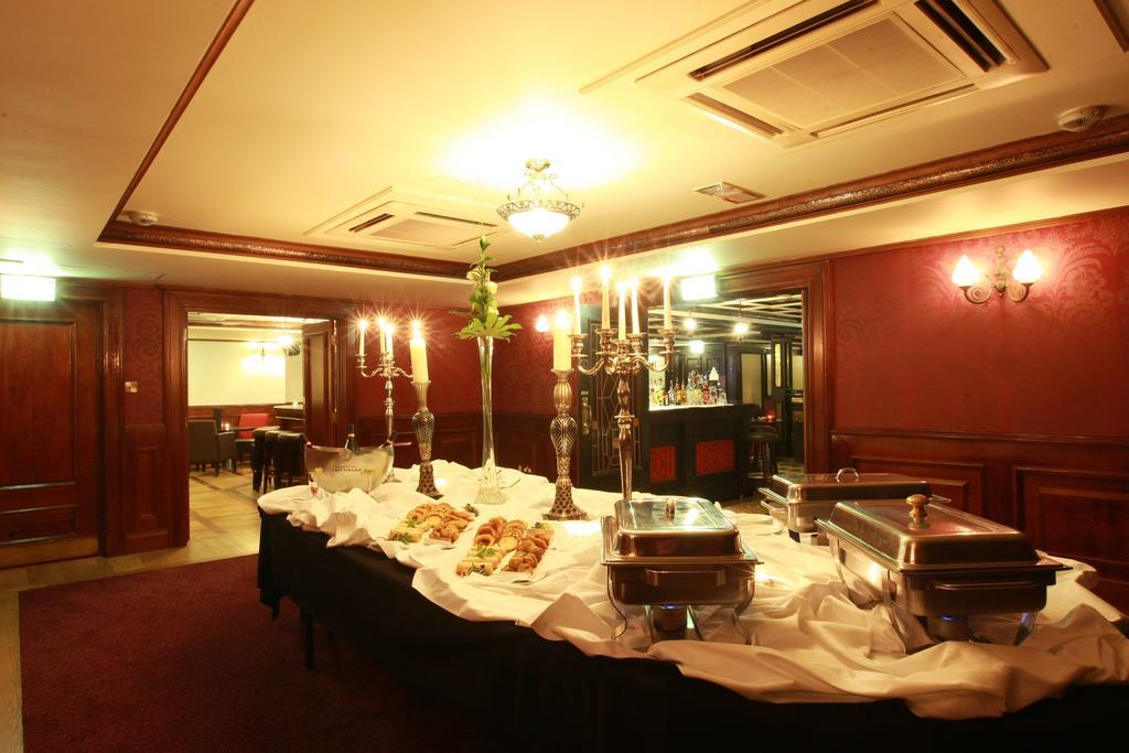 Westwood Hotel 戈尔韦 外观 照片